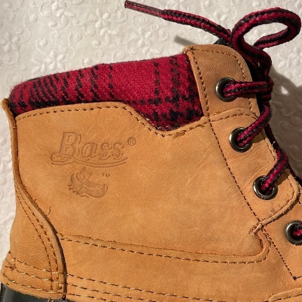 BASS Women’s Waterproof Duck Boots size 5 Thermolite